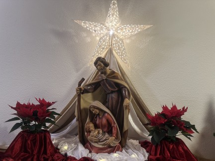 Door de kerststal heen kijken  [Kerstnacht/ Lc. 2, 1-14]